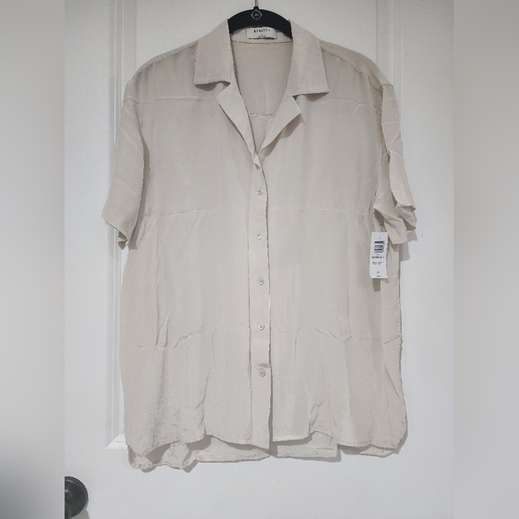 Aritzia Babaton Academy Silk Shortsleeve Blouse matte pearl off white - Picture 4 of 6